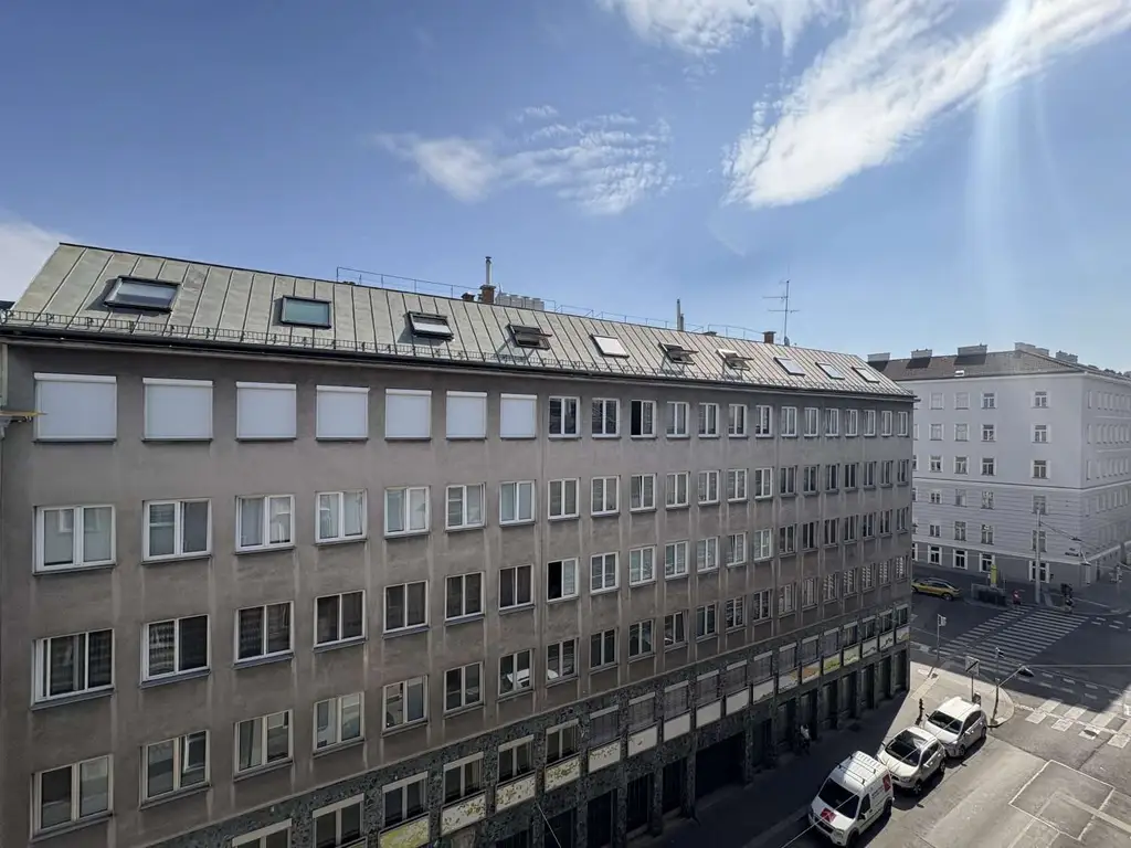 Erstbezug nach Sanierung -
Moderne 2 Zimmer Wohnung im Altbau