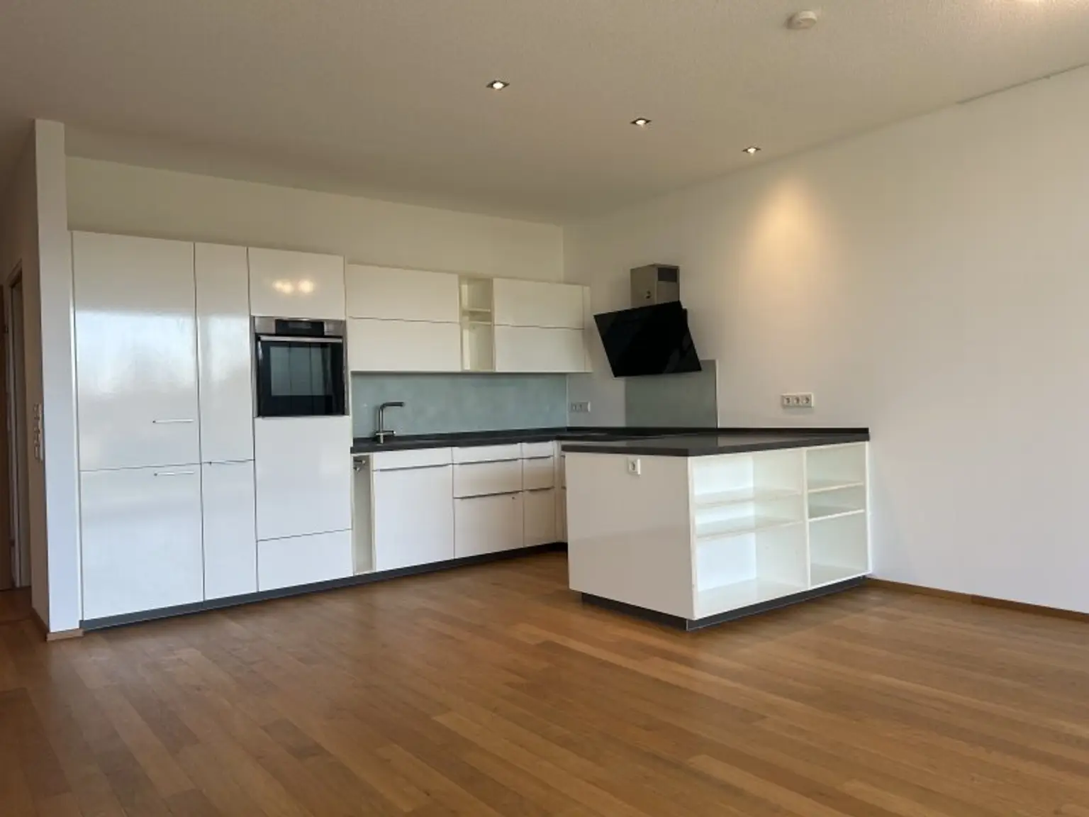 Schöne große Küche