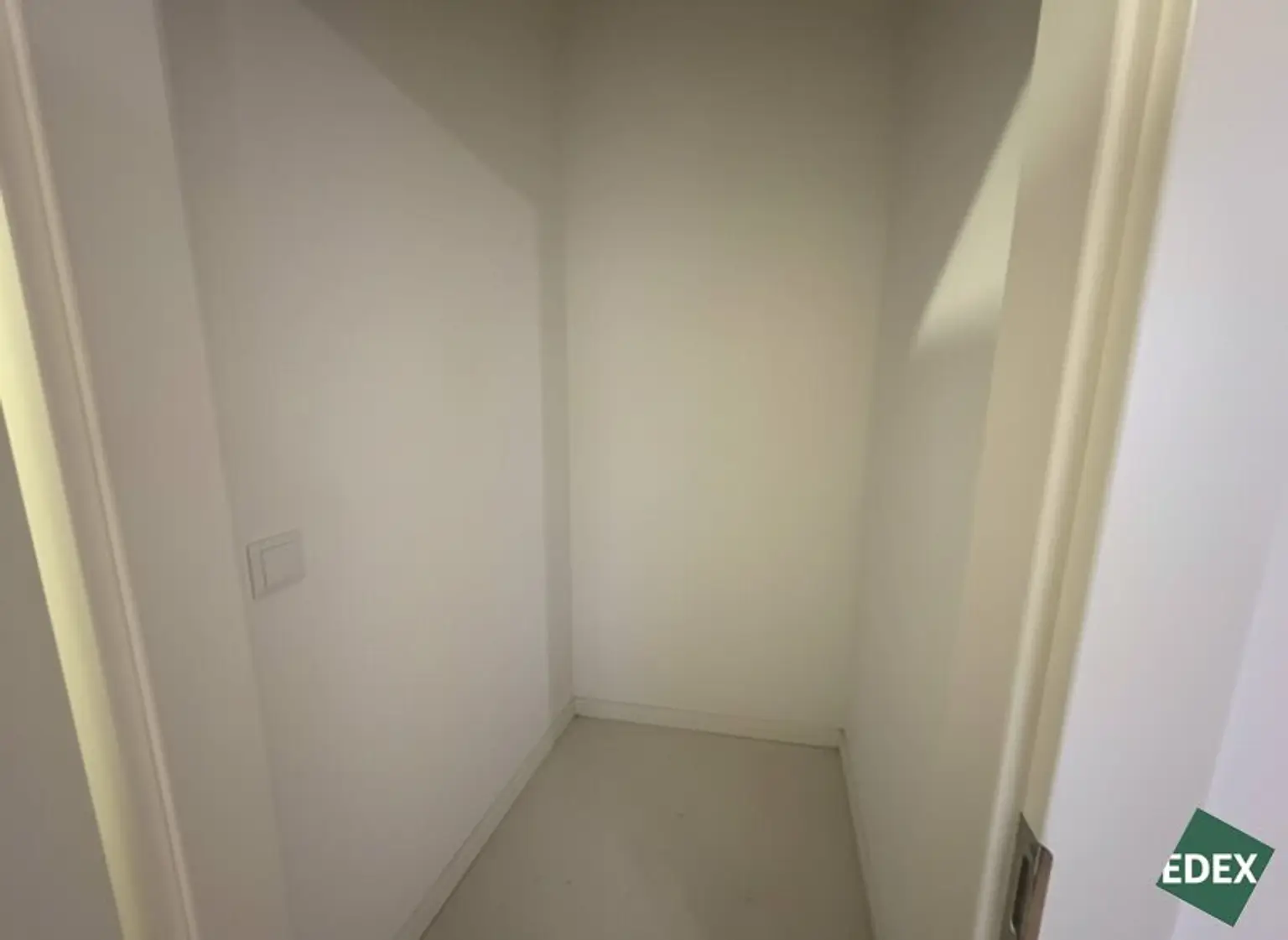 Ab sofort: Moderne 2-Zimmer-Wohnung mit Balkon nahe U1 Rennbahnweg