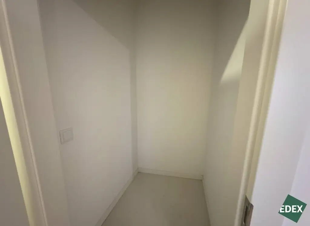 Ab sofort: Moderne 2-Zimmer-Wohnung mit Balkon nahe U1 Rennbahnweg