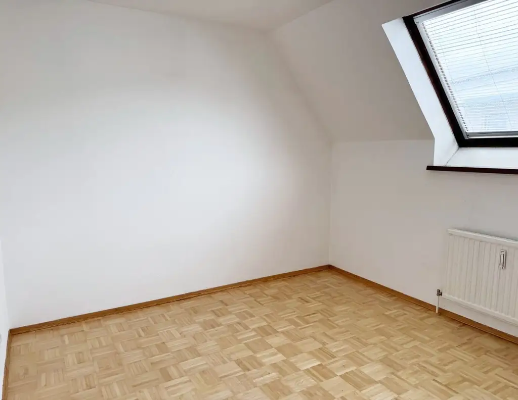 Nettes 2-Zimmer-Dachstudio