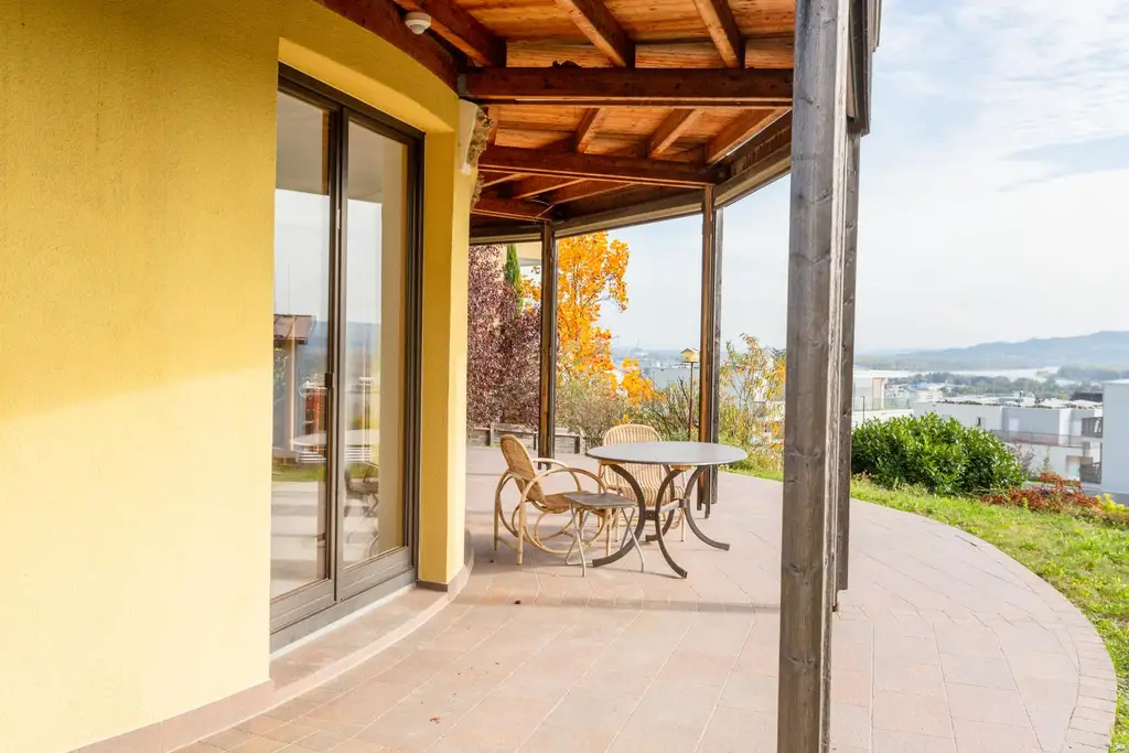 Architektenhaus mit sensationellem Ausblick in Kremser Bestlage