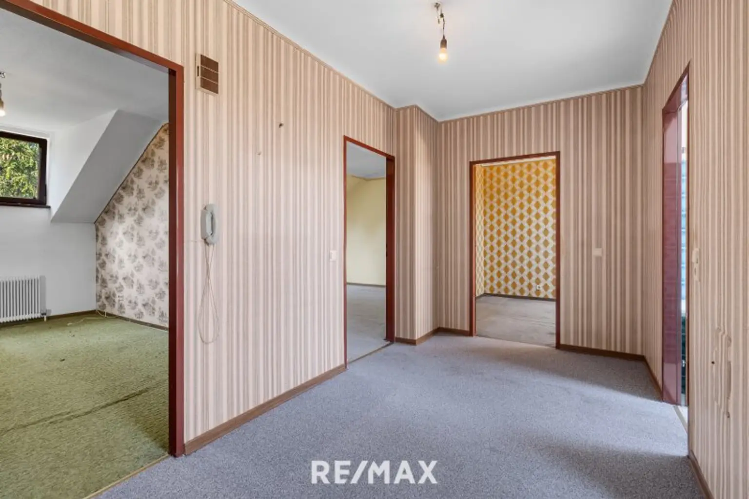 Renovierungsbedürftiges Einfamilienhaus mit Garten und Garage – Ihr neues Zuhause in Toplage