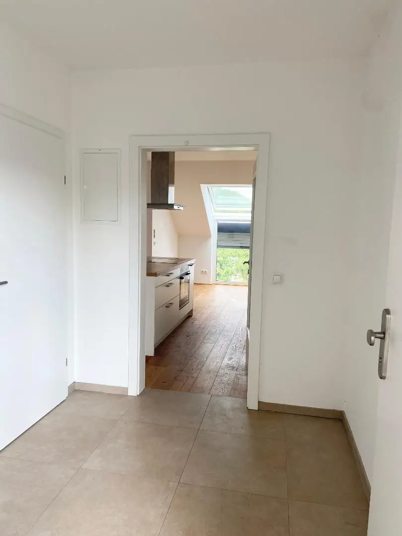 Moderne Dachgeschosswohnung inkl. Einbauküche und Loggia - Top A08