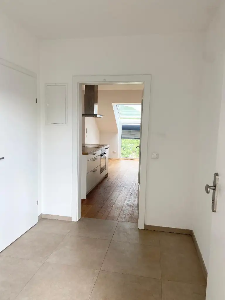 Moderne Dachgeschosswohnung inkl. Einbauküche und Loggia - Top A08