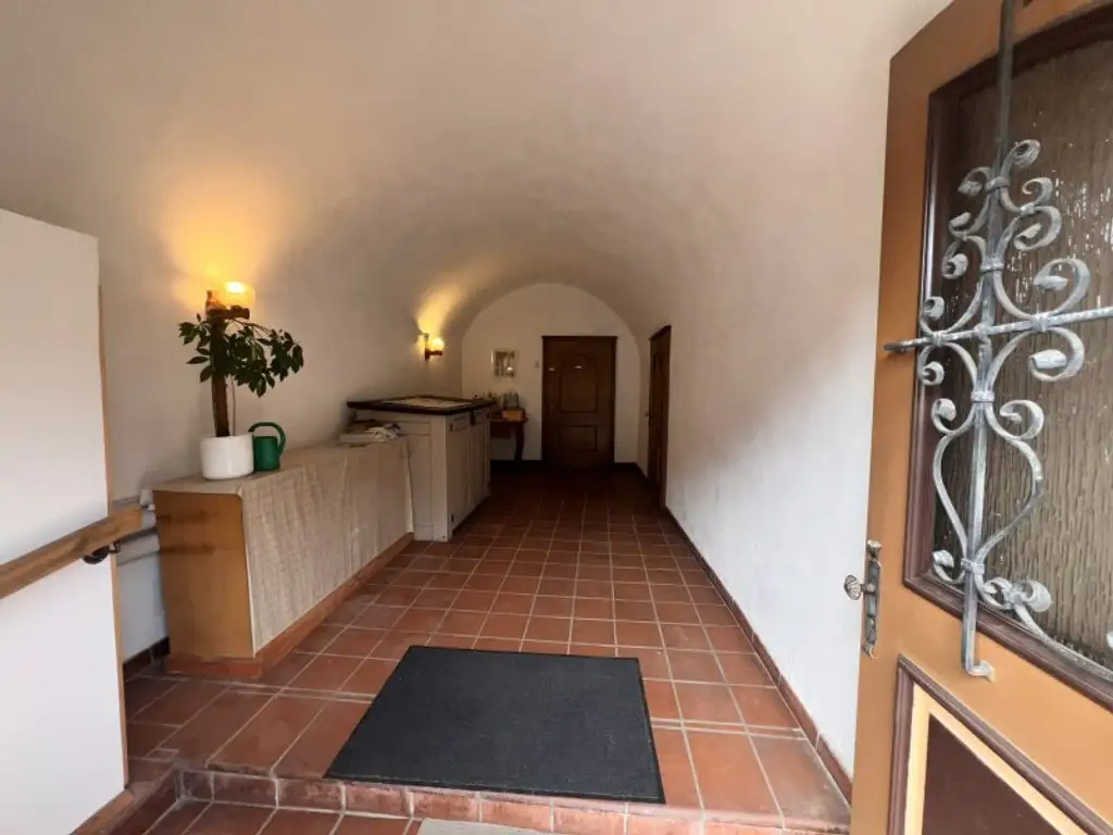 stilvolles Stadthaus in zentraler Lage mit Garten und mehreren, vermietbaren Wohnungen und Büros