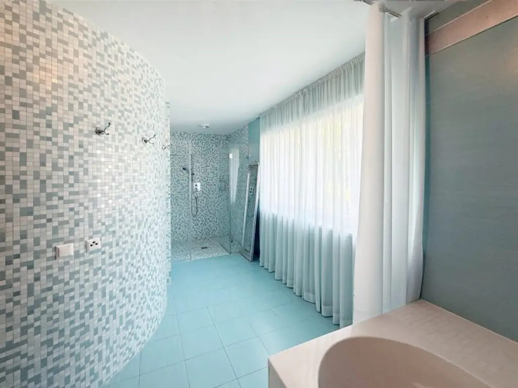 Move Right In: Fully Furnished Family Home in Weidling – 360 m²