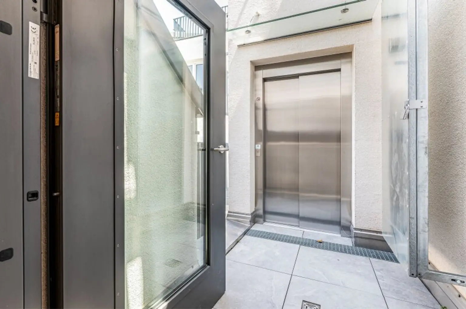 3-Zimmer-Maisonette mit Dachterrasse nahe Rochusmarkt zu vermieten!