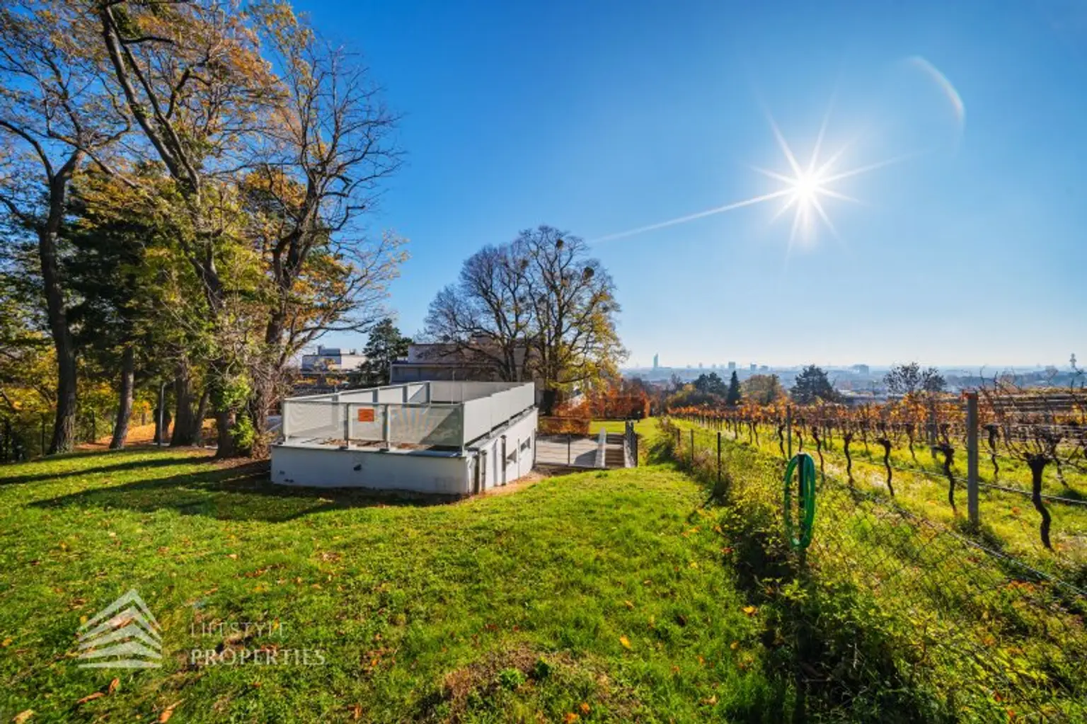 Wunderschöne 5 - Zimmer Wohnung mit Terrasse und Garten