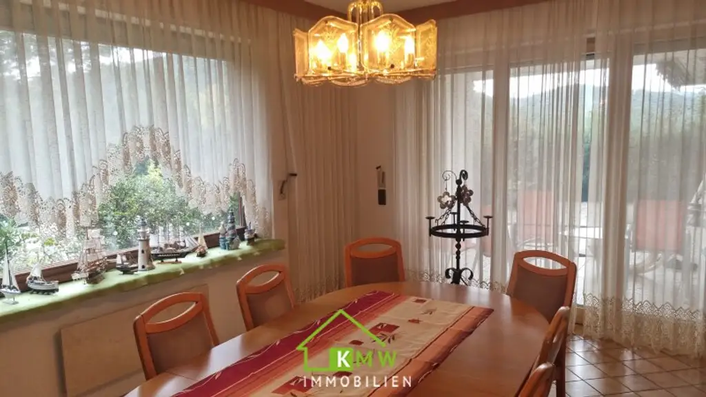 TOP AUSSICHTSLAGE - großzügige Liegenschaft mit großem Garten und Pool