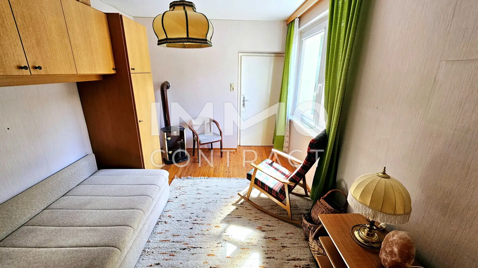 Lichtdurchflutete, renovierungsbedürftige 3-Zimmer-Wohnung mit großer Süd-Loggia