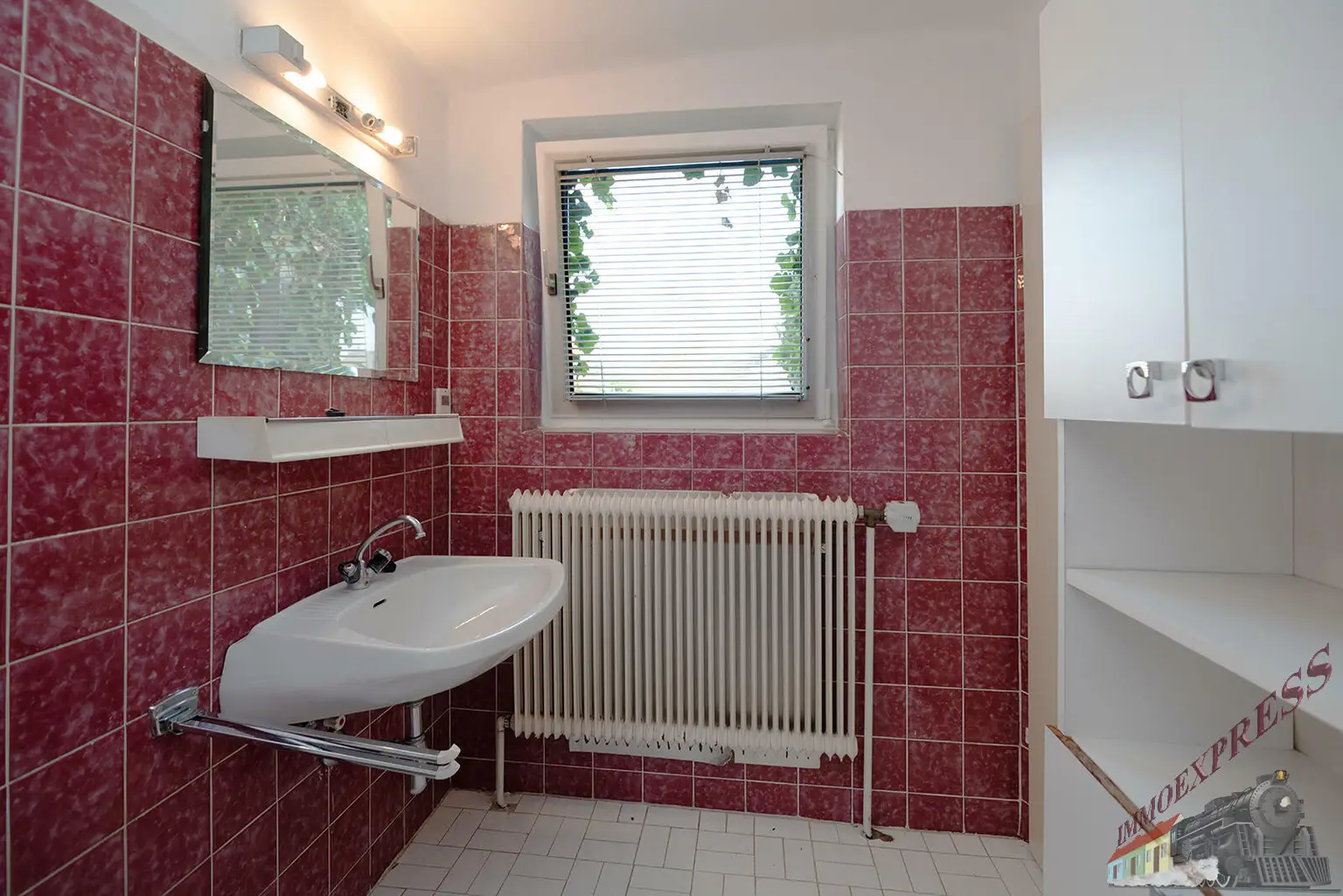 Architektenhaus mit Schwimmhalle in Ruhelage