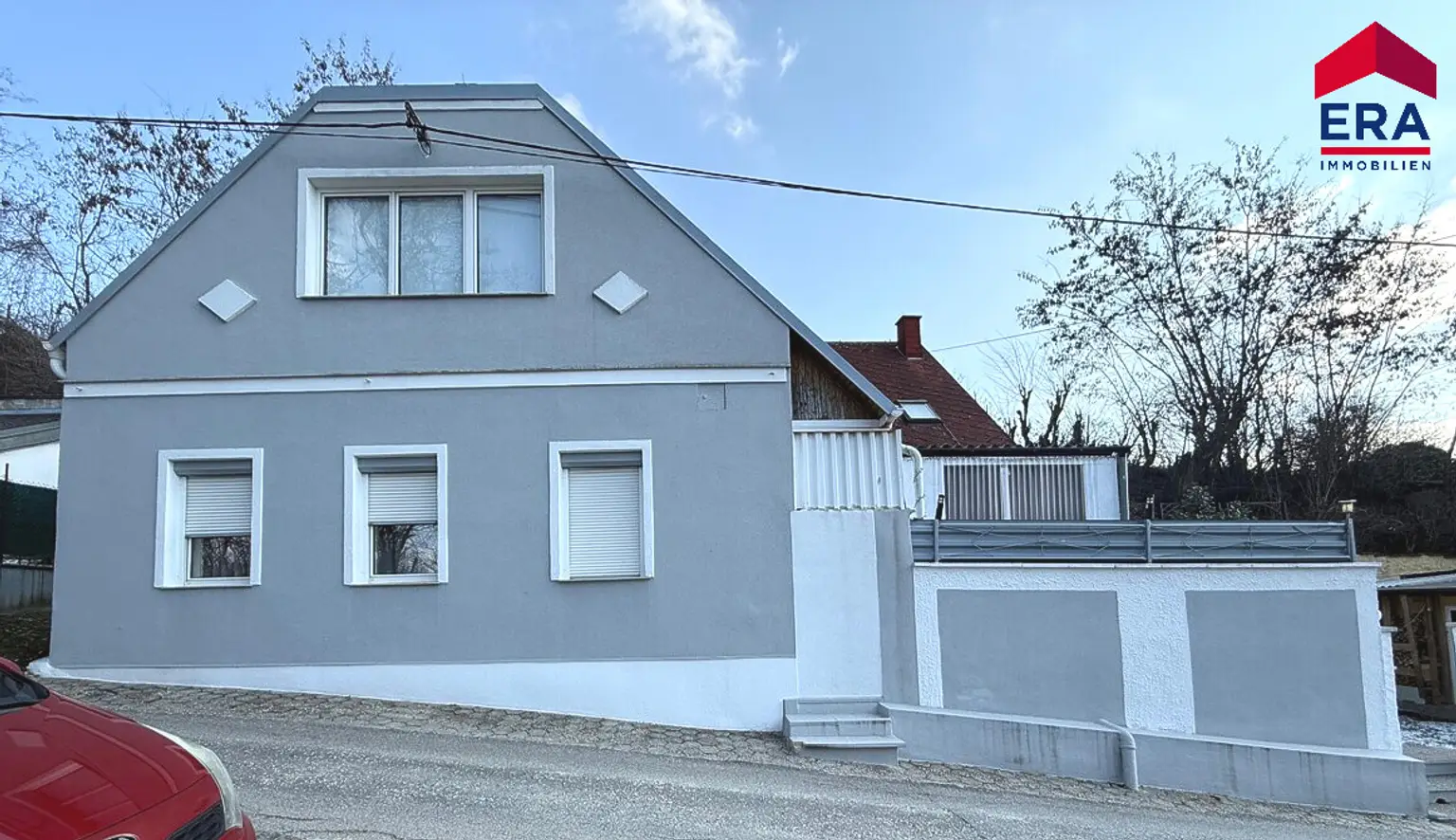 Charmantes Einfamilienhaus mit Weinkeller, Garten & Loggia – Sofort beziehbar!