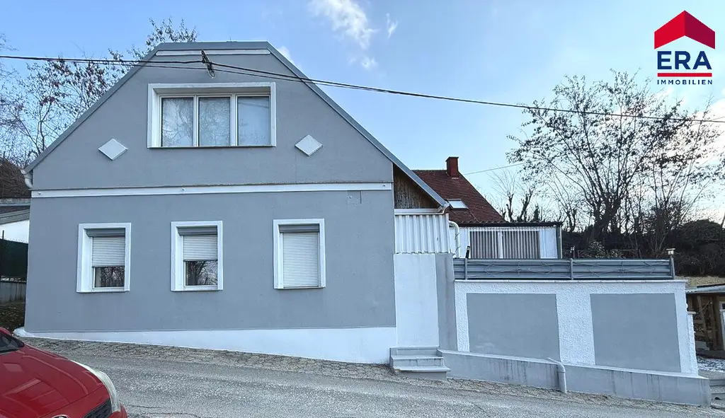 Charmantes Einfamilienhaus mit Weinkeller, Garten & Loggia – Sofort beziehbar!