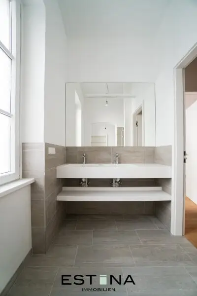 Lichtdurchflutete Dachgeschoss-Maisonette mit großzügiger Dachterrasse - Nahe U4 Pilgramgasse