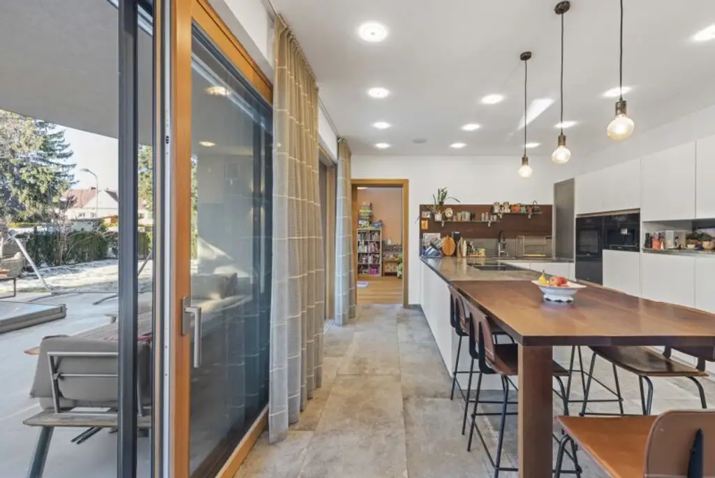 Großzügige High-End-Familienvilla der Extraklasse.