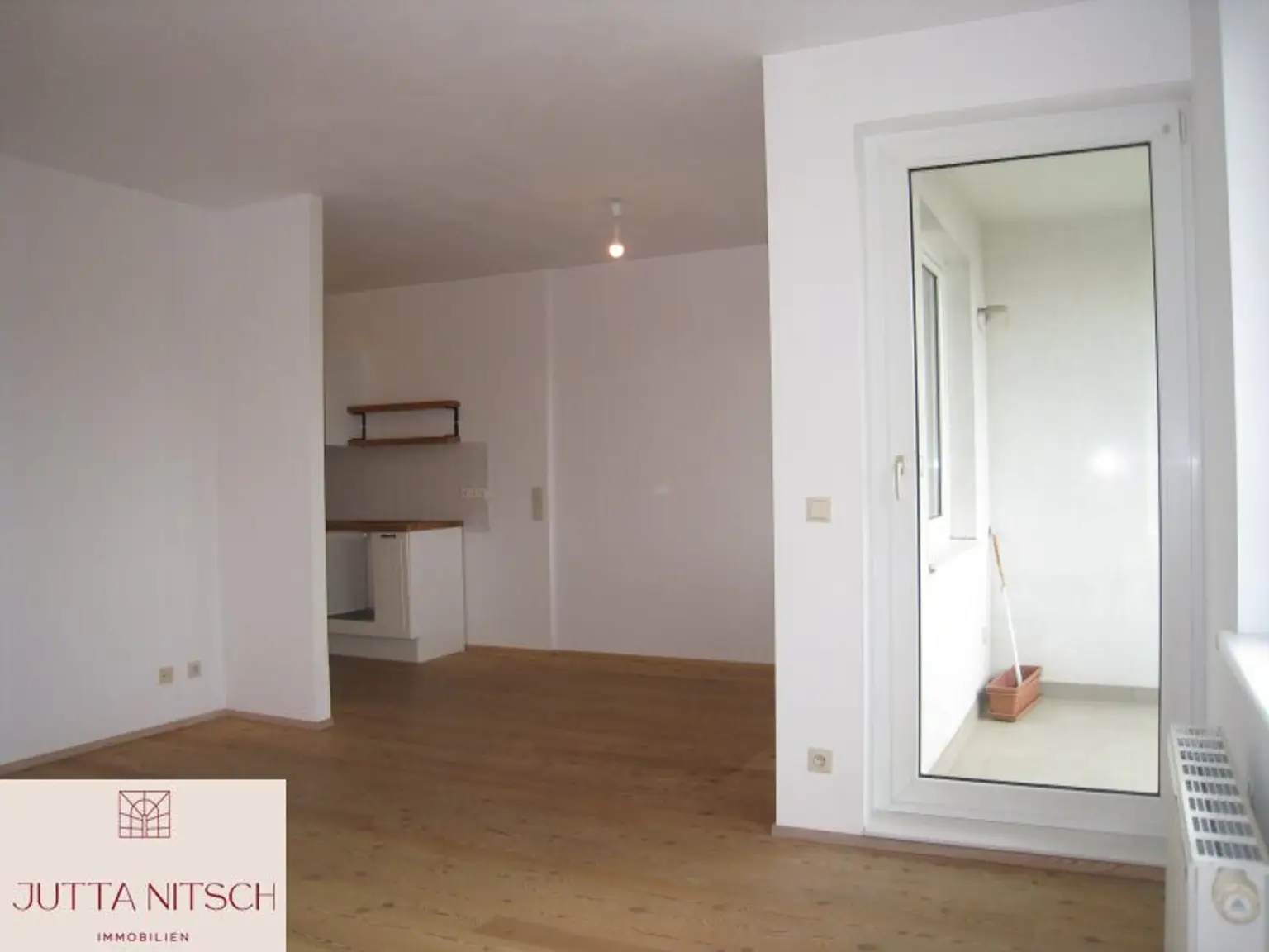 Gut geschnittene 3-Zimmerwohnung mit Loggia und Parkplatz - Wiener Neudorf