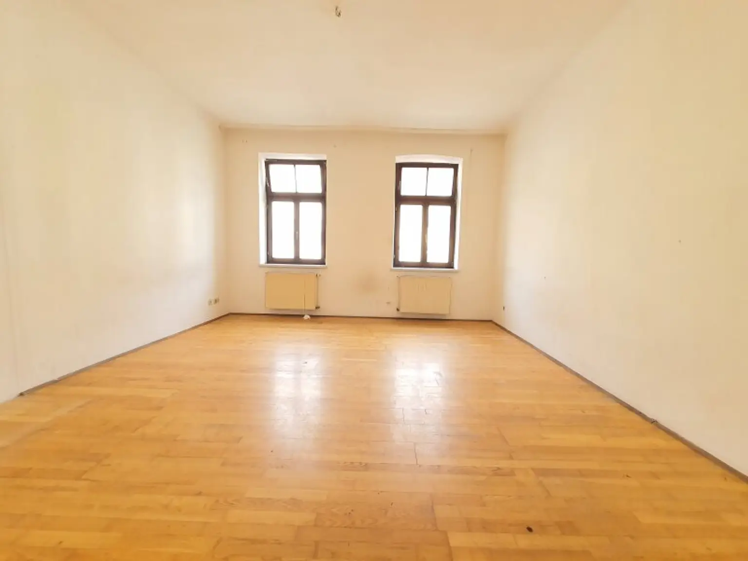 Wohnung B: großes Zimmer ca. 21,80 m²