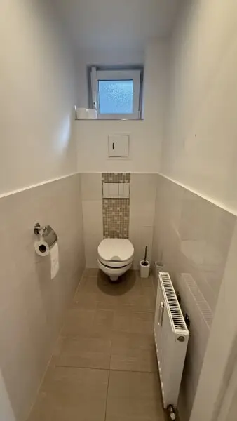 Baumeistergasse: Zwei Zimmer (zenral begehbar) mit separater Küche und Balkon!