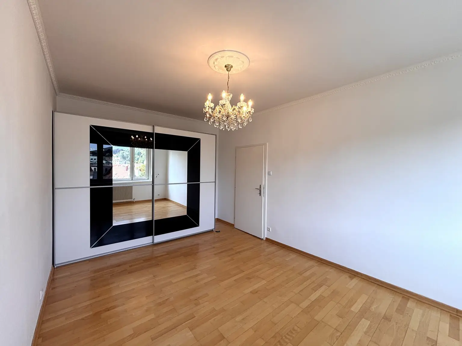 3 ZIMMER + Parkplatz  im ZENTRUM!!!