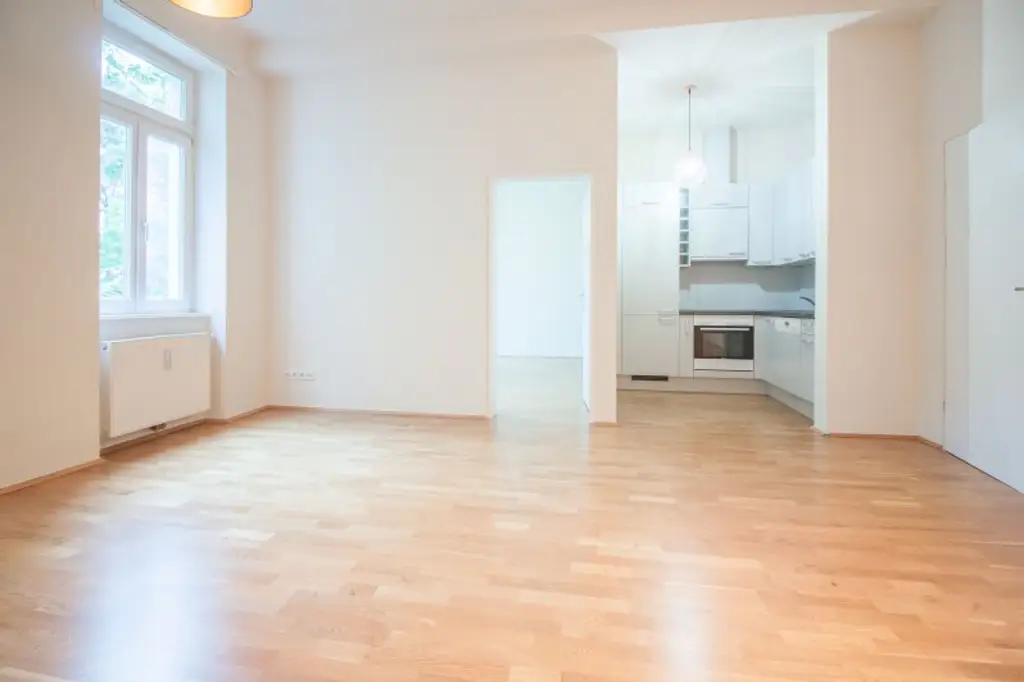Hofseitige Altbau-Wohnung | Top Lage direkt neben U-Bahn | Balkon-Anbau möglich