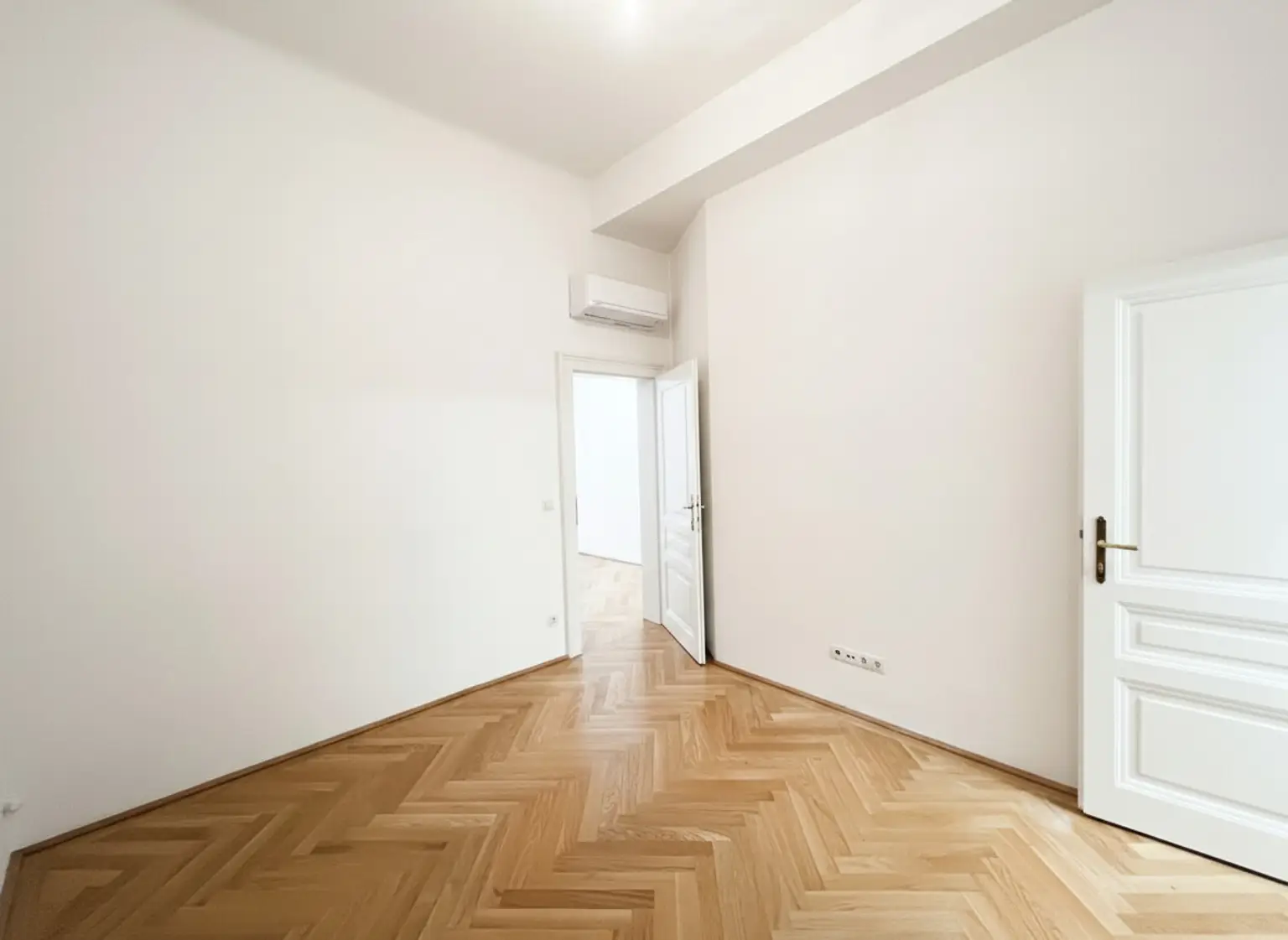 UNBEFRISTET: Top-Lage beim Stephansplatz: Klimatisierte, charmante Altbauwohnung im stilvollen Haus