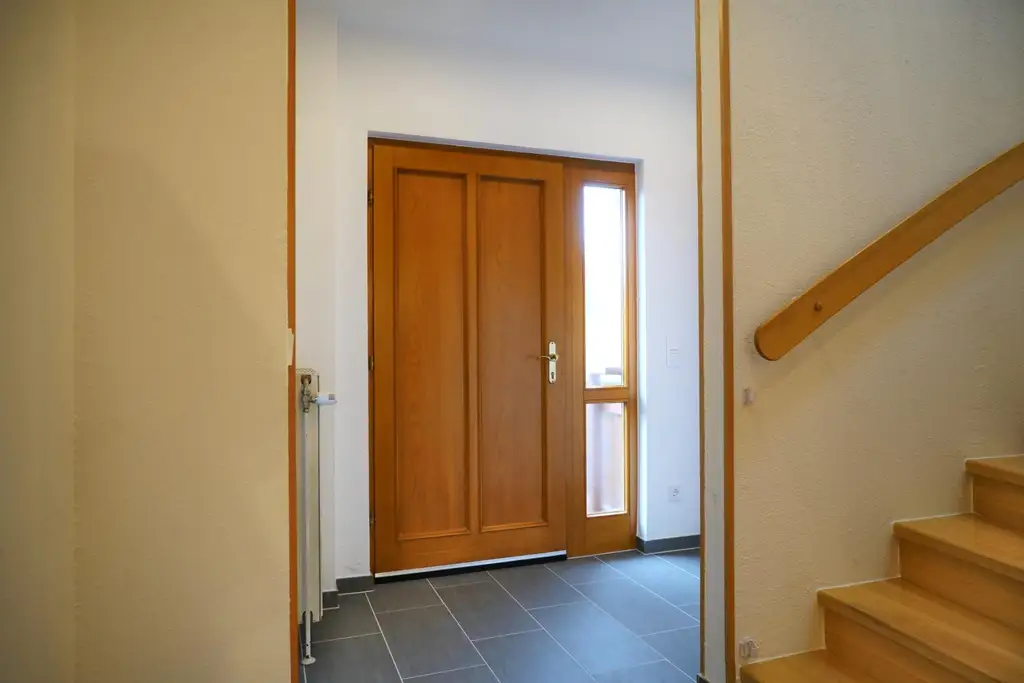 Heimeliges Doppelhaus in Holzbauweise – Wohnen mit Wohlfühlfaktor in ruhiger Siedlungslage!