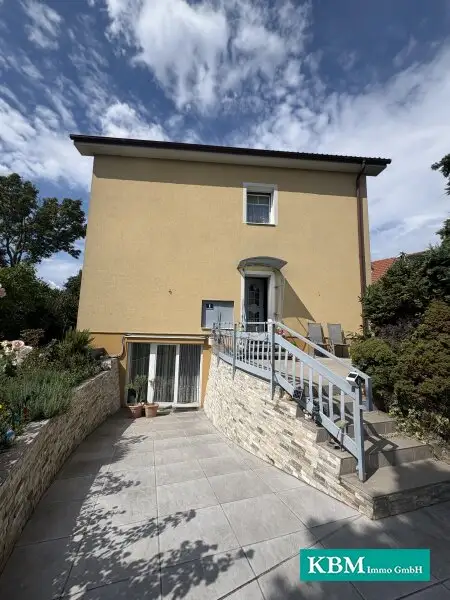 Gepflegtes Haus mit Garten