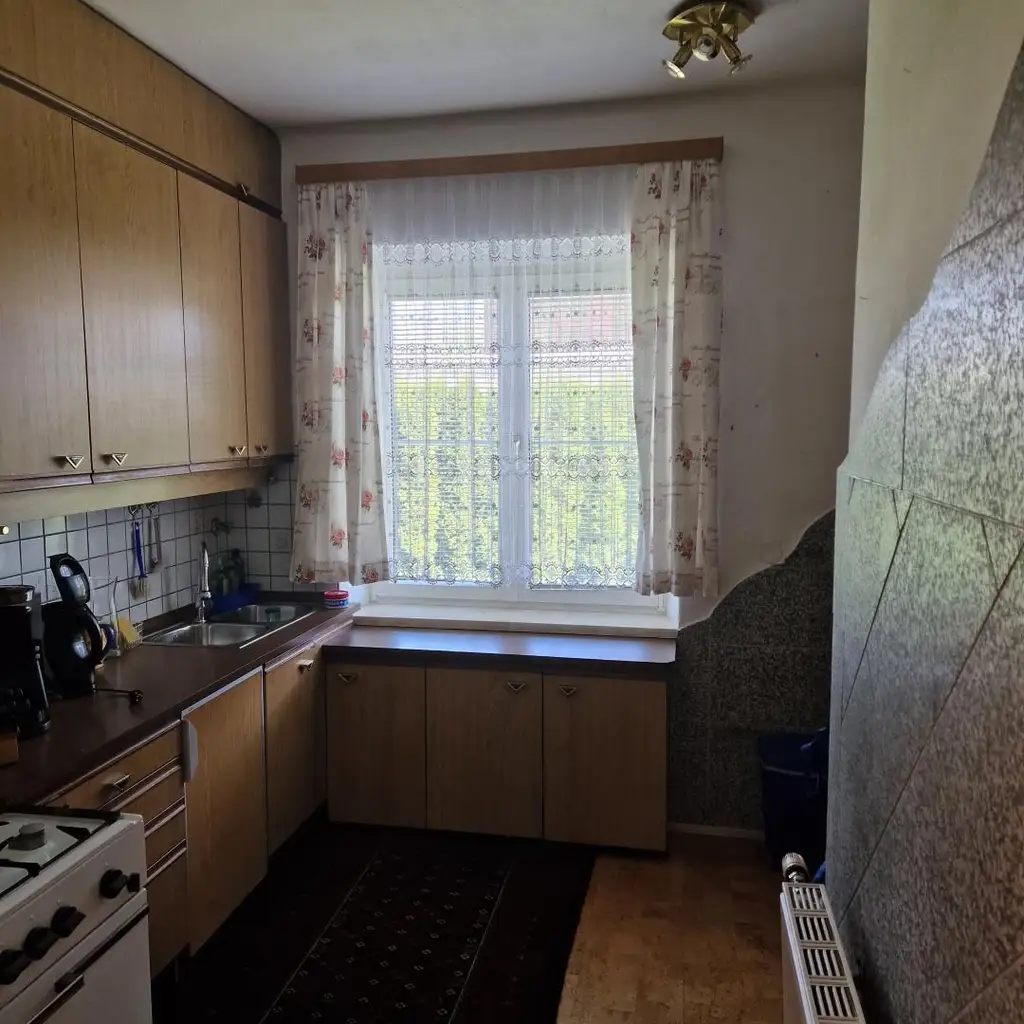 Gut aufgeteilte 3-Zimmer-Wohnung mit Terrasse und eigener Grünfläche