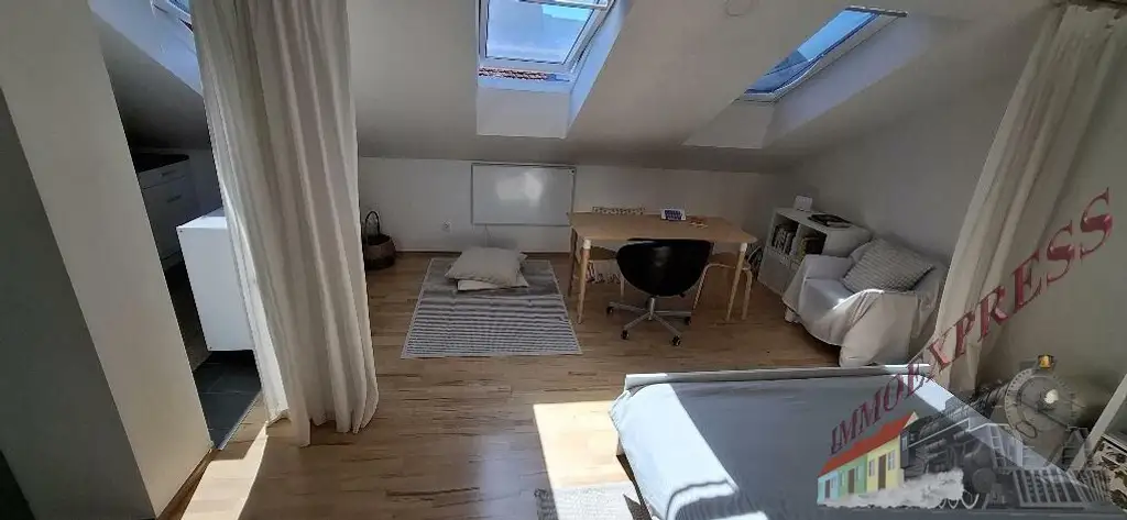 Wunderschöne Dachwohnung mit Klimaanlage in der Märzstraße Nähe S-Bahn - Einzug 1.12.25 unbefristeter Mietvertrag! Kein Lift im Haus!!!