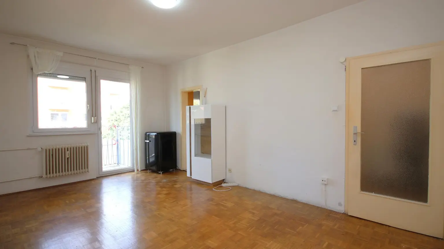 Sanierungsbedürftige 2- Zimmer-Wohnung mit Balkon