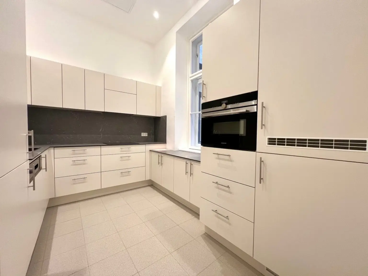 2 | ++ SALZGRIES 1010 WIEN ++ TRAUMHAFTE ALTBAUWOHNUNG | Prima Service Immobilien