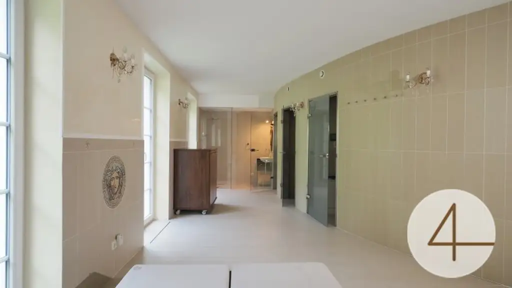 Starkes Statement 857m2 Nutzfläche – Architektenhaus mit Garage Büro Terrassen bei Krems
