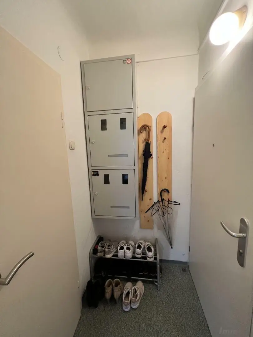 EF00AC41-6879-4F4C-8A41-38B55E98E9A0