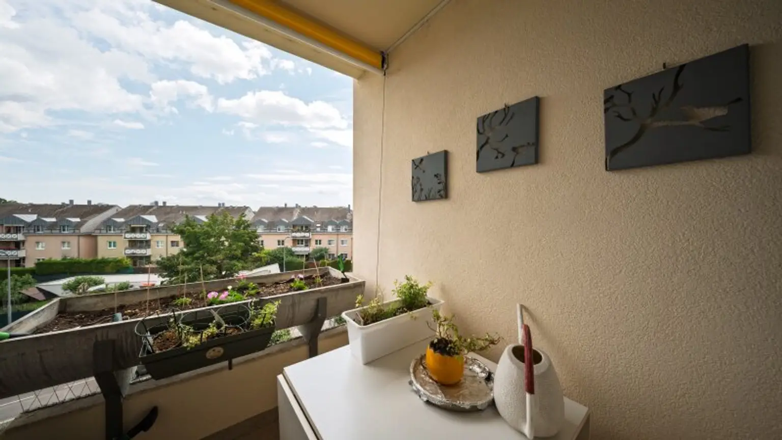 Gemütliche 2-Zimmer-Wohnung mit 2 Loggien, großer allgemeiner Garten – Ihr neues Zuhause!