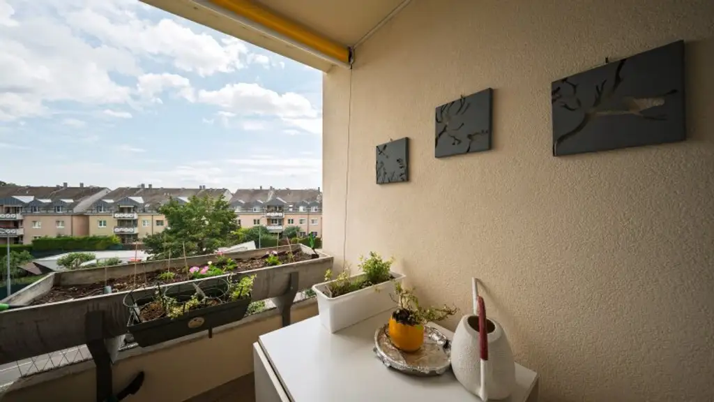 Gemütliche 2-Zimmer-Wohnung mit 2 Loggien, großer allgemeiner Garten – Ihr neues Zuhause!