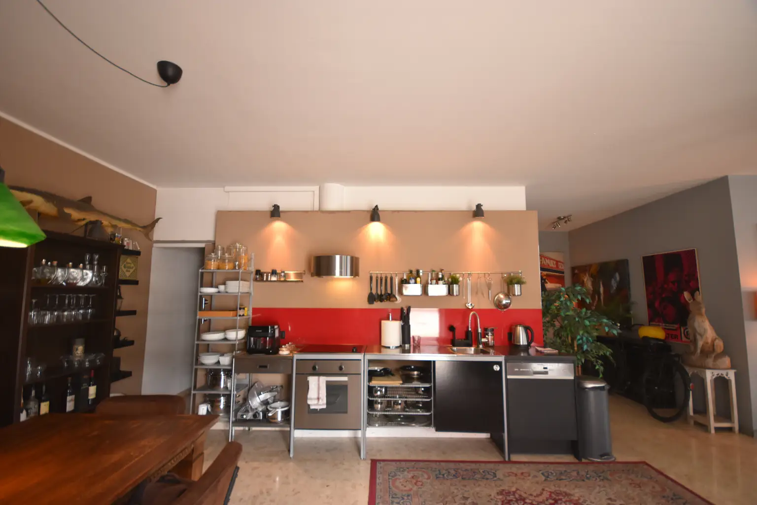 "SCHALLMOOS - Einzigartiges Atelier/Büro mit Wohnmöglichkeit und PKW-Stellplatz nähe Bahnhof"