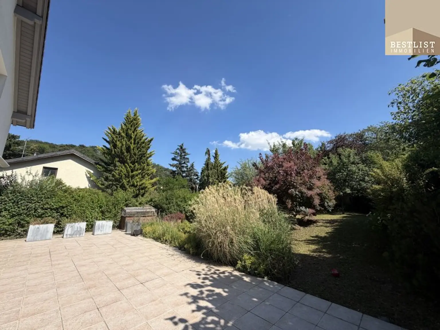 Moderne Eleganz trifft Naturidylle – energieeffizientes Einfamilienhaus mit großzügiger Terrasse in der Hinterbrühl