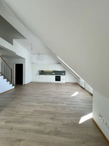 Luxuriöse Dachgeschoßwohnung in Klosterneuburg: Erstbezug mit Terrasse und Klimaanlage!