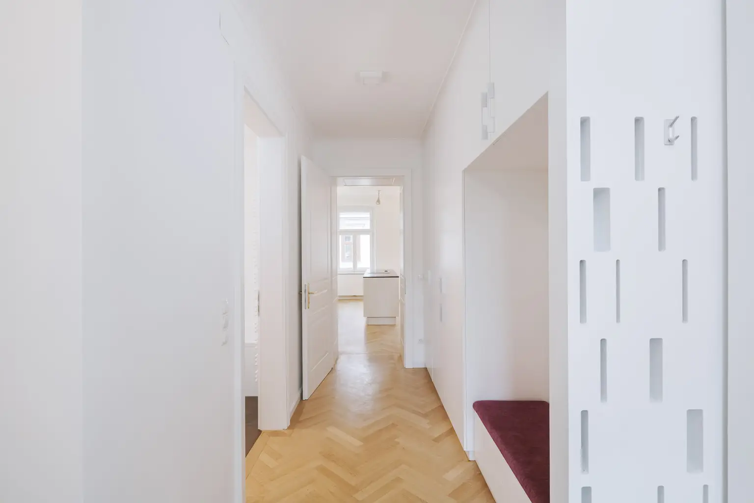 Wunderschöne Stil-Altbau Wohnung 106m² 3.Liftstock  in Toplage 1070 Wien !