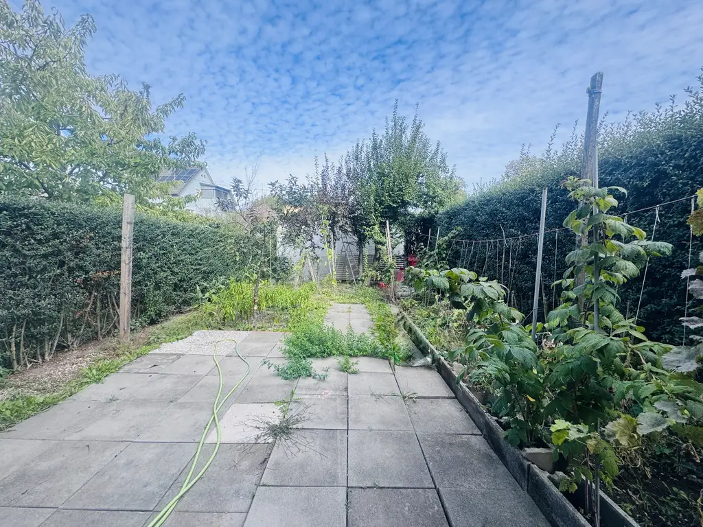 Wohnen wie im eigenen Haus – 4 Zimmerwohnung mit Eigengarten & Stellplatz in Ruhelage – PROVISIONSFREI