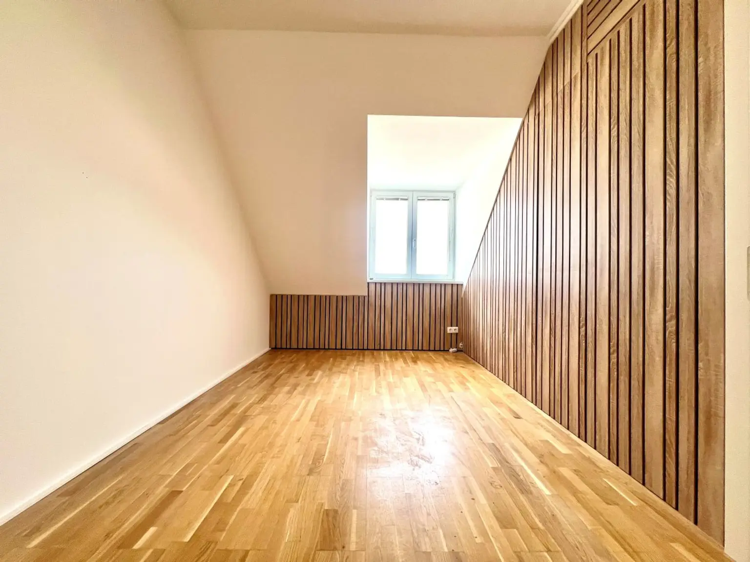 8i | MODERNE Dachgeschosswohnung - Top Zustand | Prima Service Immobilien