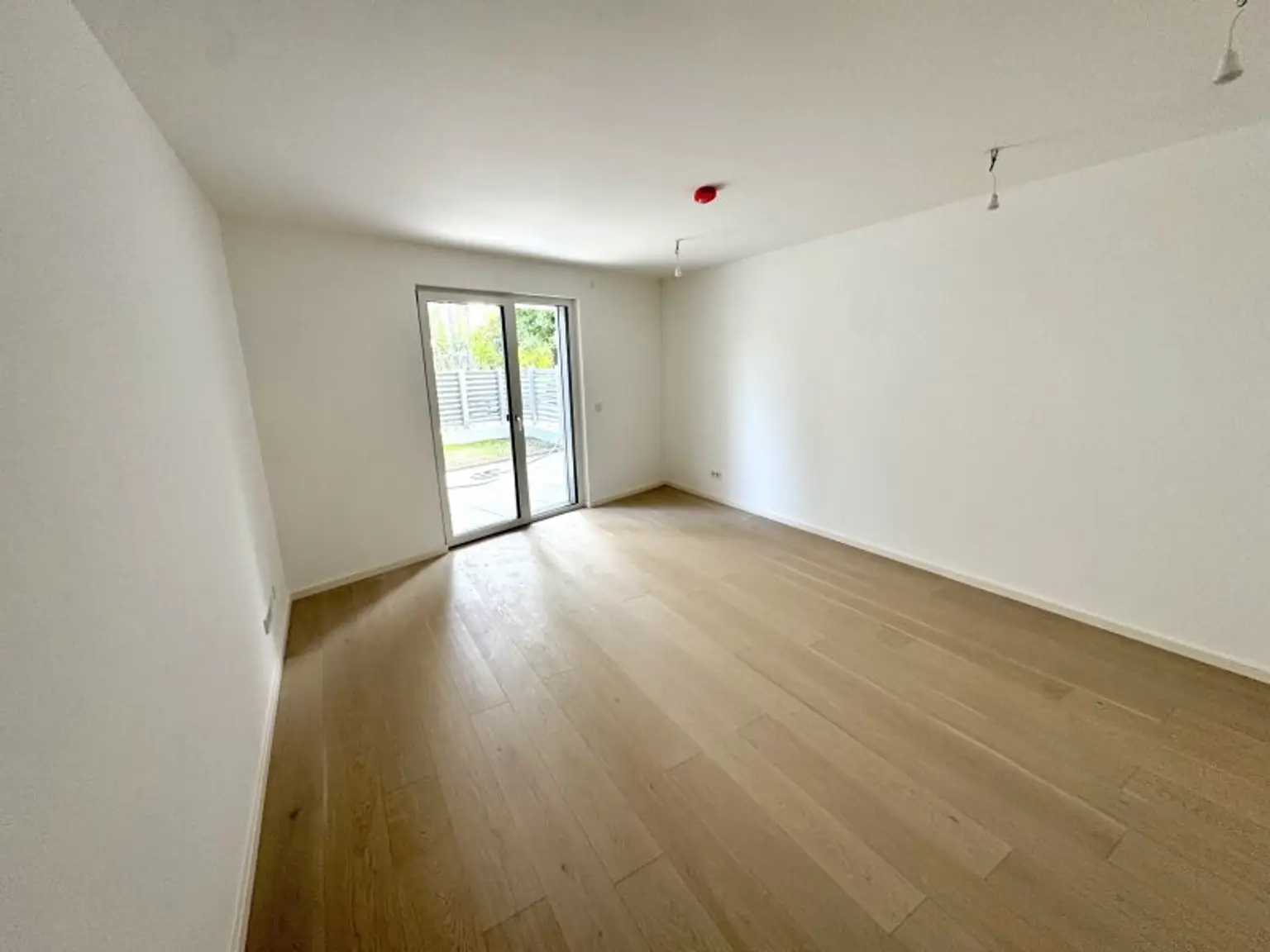 EIGENGRUND NÄHE ALTE DONAU – FREIFLÄCHEN - LUFTWÄRMEPUMPE – KELLER – GARAGE – U-BAHN!