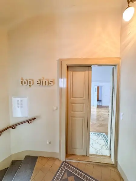 Repräsentatives Altbaubüro mit 2 Balkonen und Blick auf das Stift Klosterneuburg