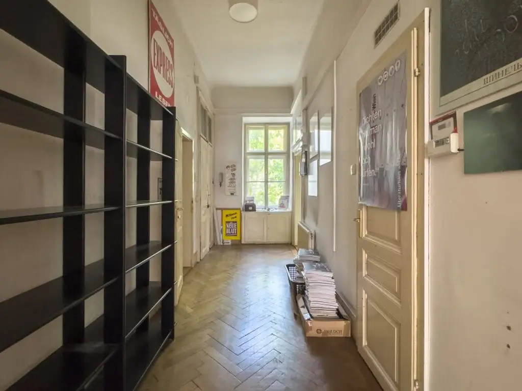 ALTBAUWOHNUNG MIT VIEL POTENTIAL BEIM AUGARTEN