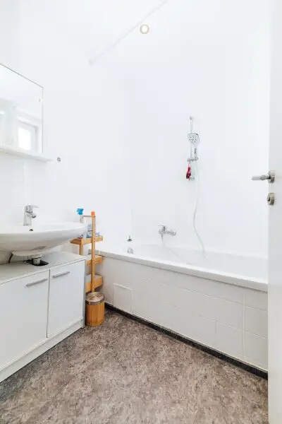 I AB 01.10 VERFÜGBAR I BADEWANNE I BALKON MIT AUSBLICK I HAUSTIERE WILLKOMMEN I INKL. HEIZKOSTEN I SEHR HELL UND RUHIG I