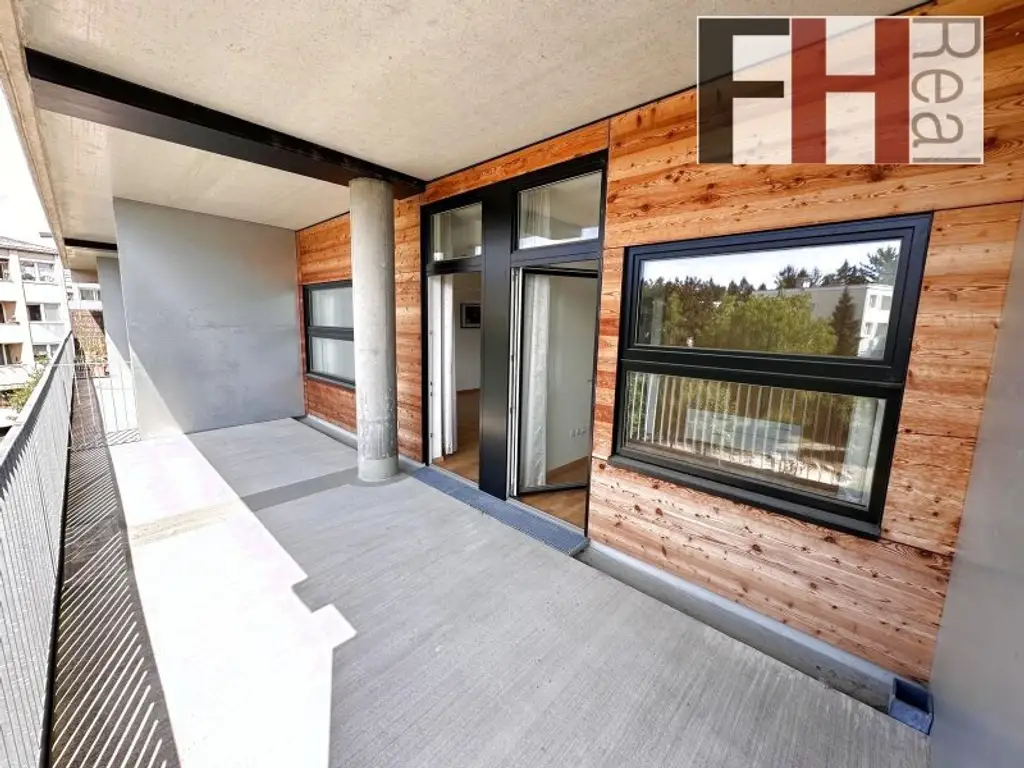 Helles, modernes Apartment mit großer Loggia und Parkplätzen