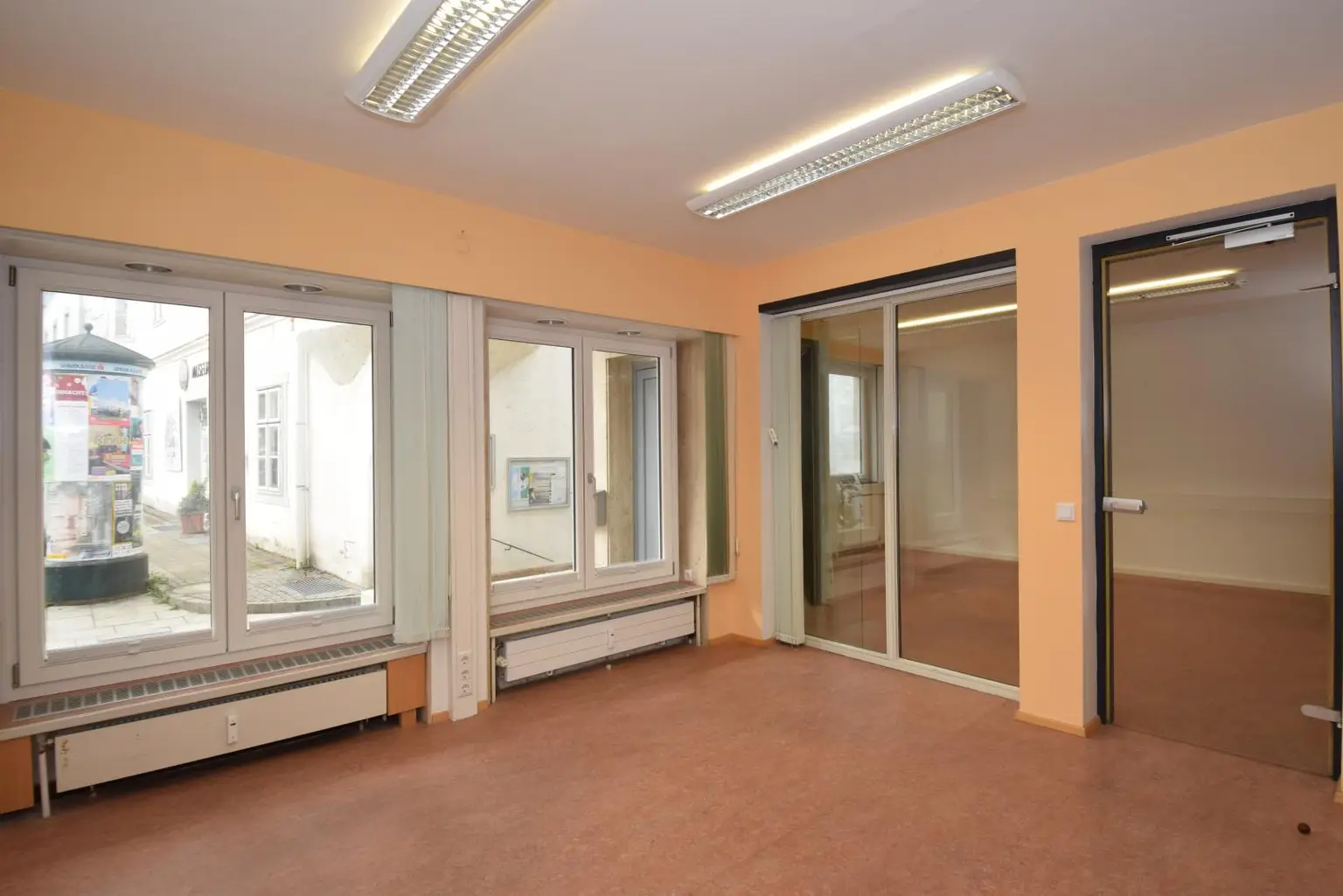 viel Glas, somit offen gestaltet