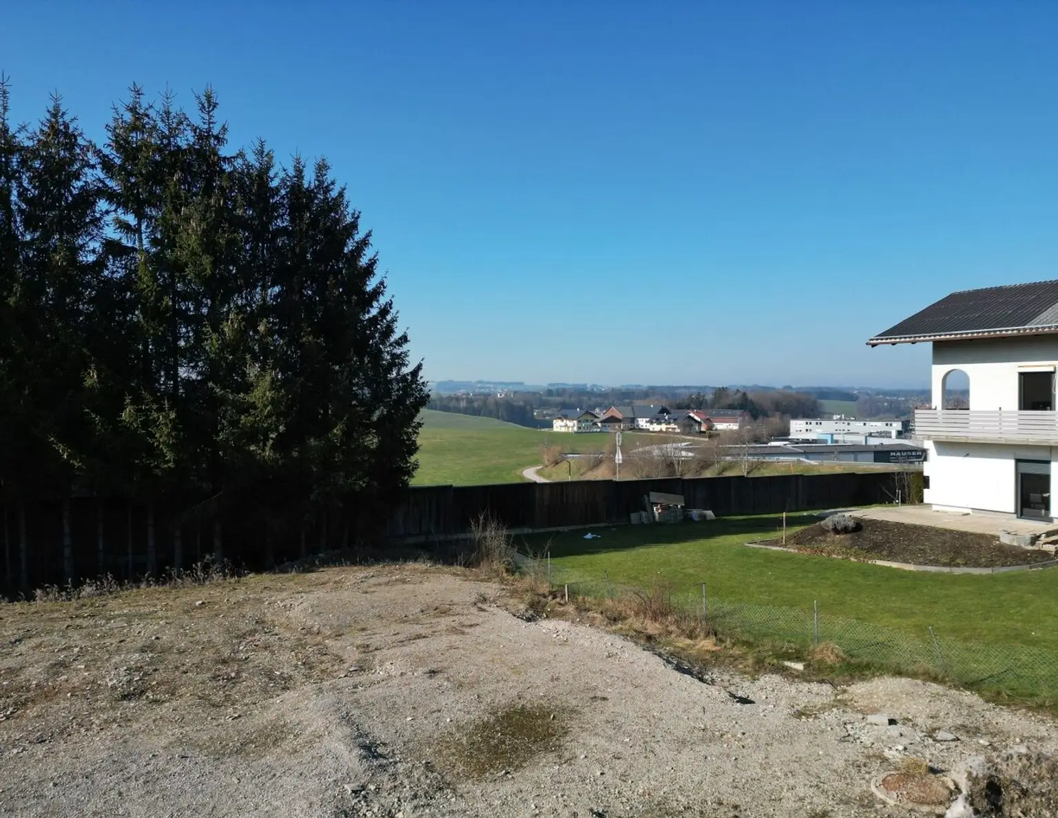 382 m² BAUPARZELLE NÄHE OBERTRUM - Baubewilligung für eine Doppelhaushälfte!