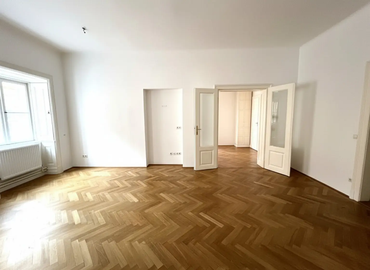 Charmante Altbauwohnung im Herzen Wiens / Charming apartment in an old-style building in the heart of Vienna